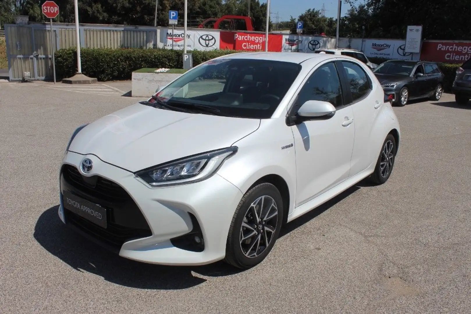 Toyota Yaris 1.5 Hybrid 5 porte Trend Bianco - 1