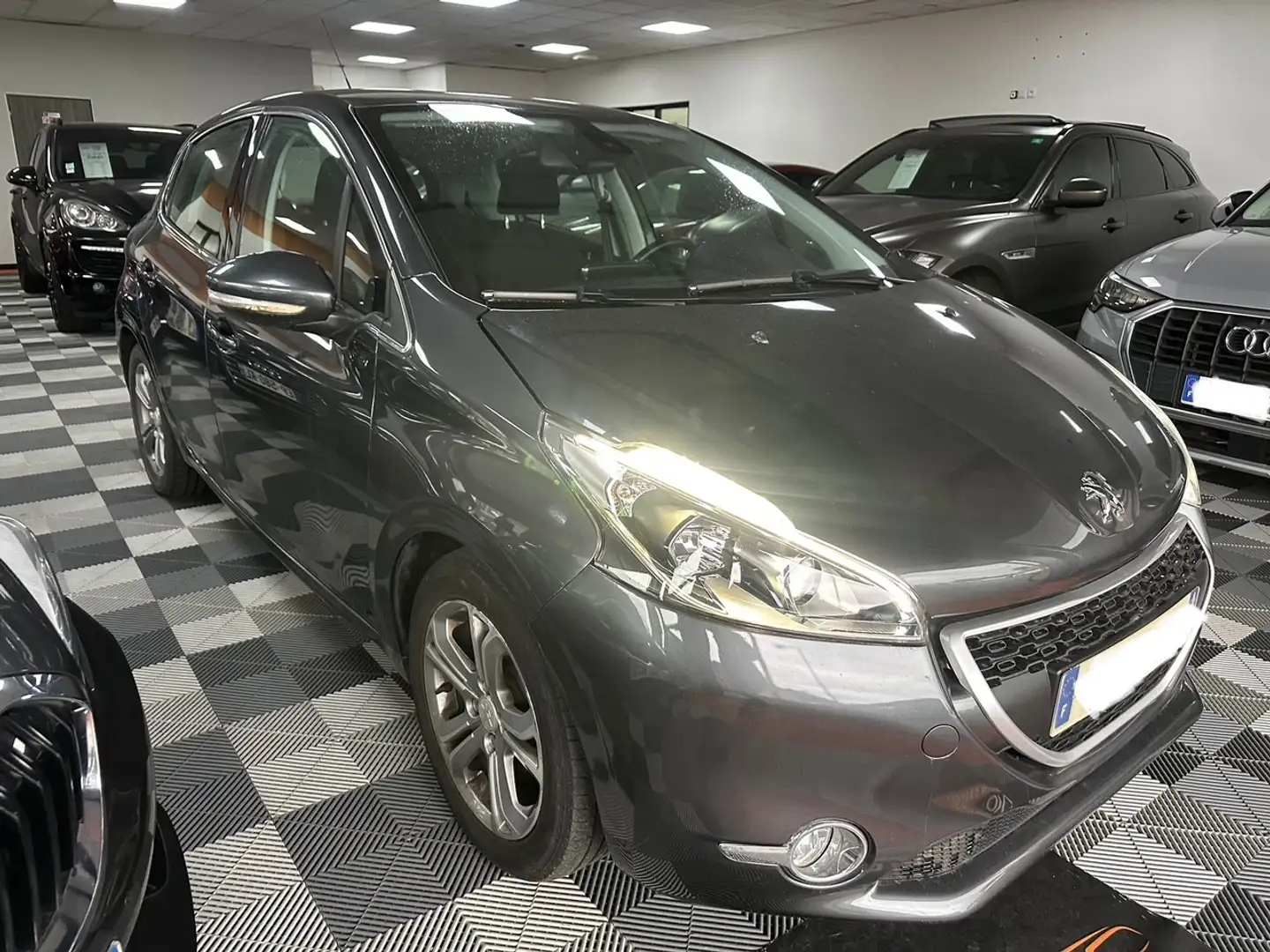 Peugeot 208 Style Gris - 2