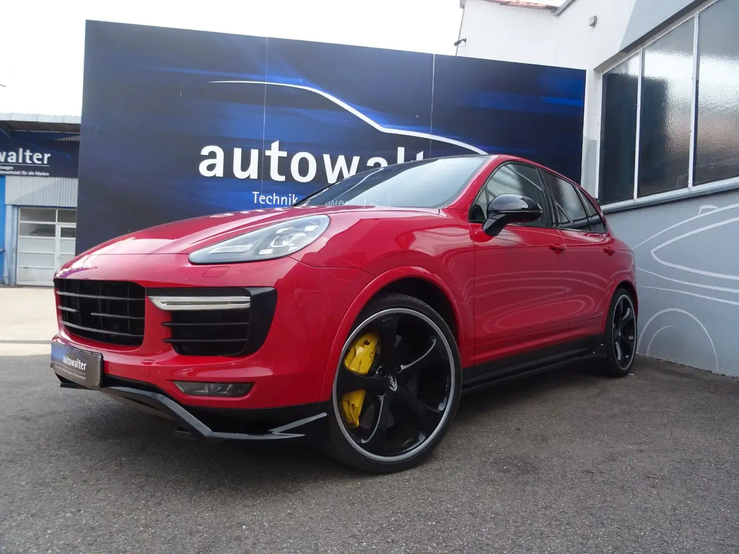 Porsche Cayenne Turbo S Roşu - 1