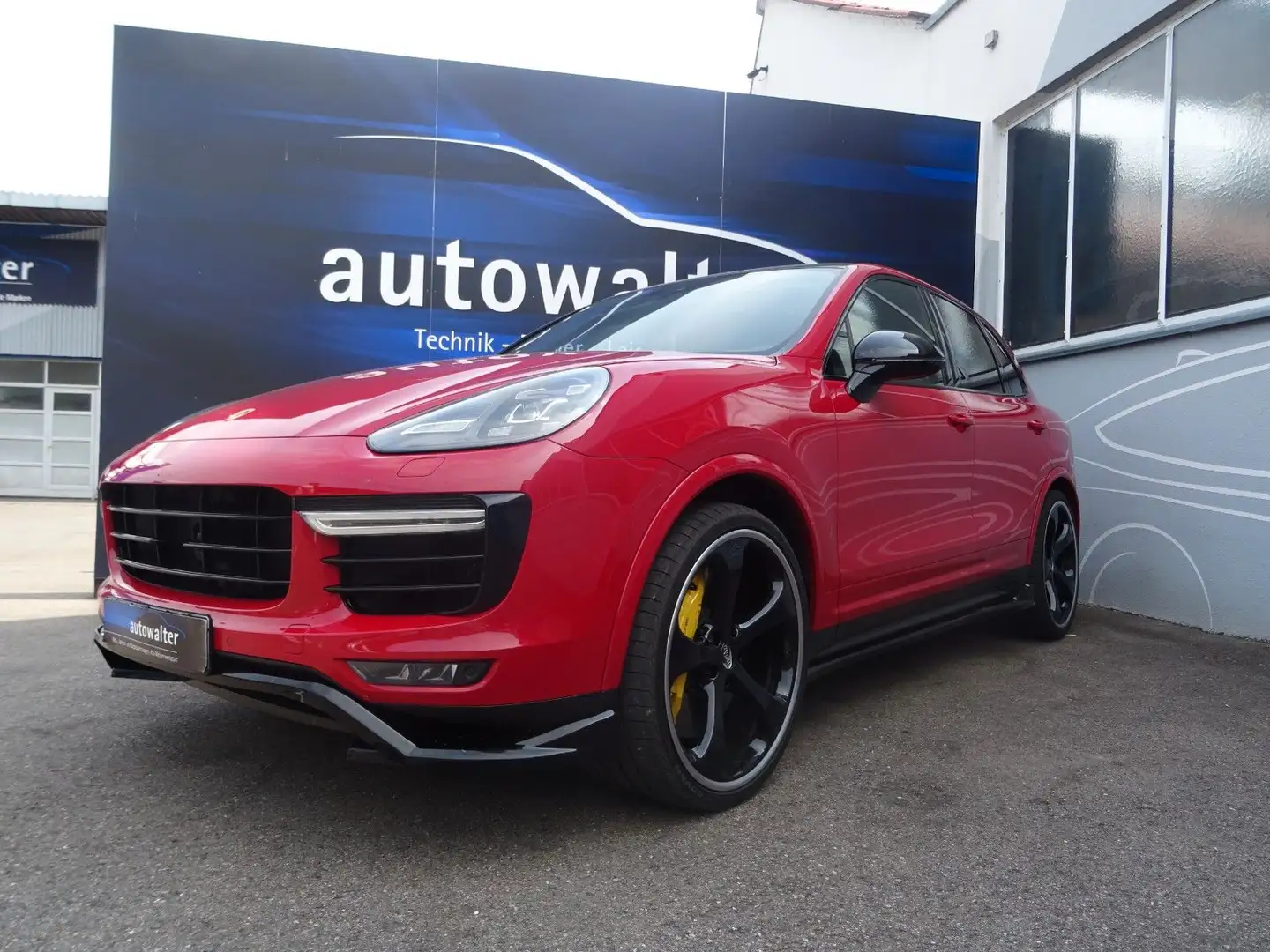 Porsche Cayenne Turbo S Roşu - 2