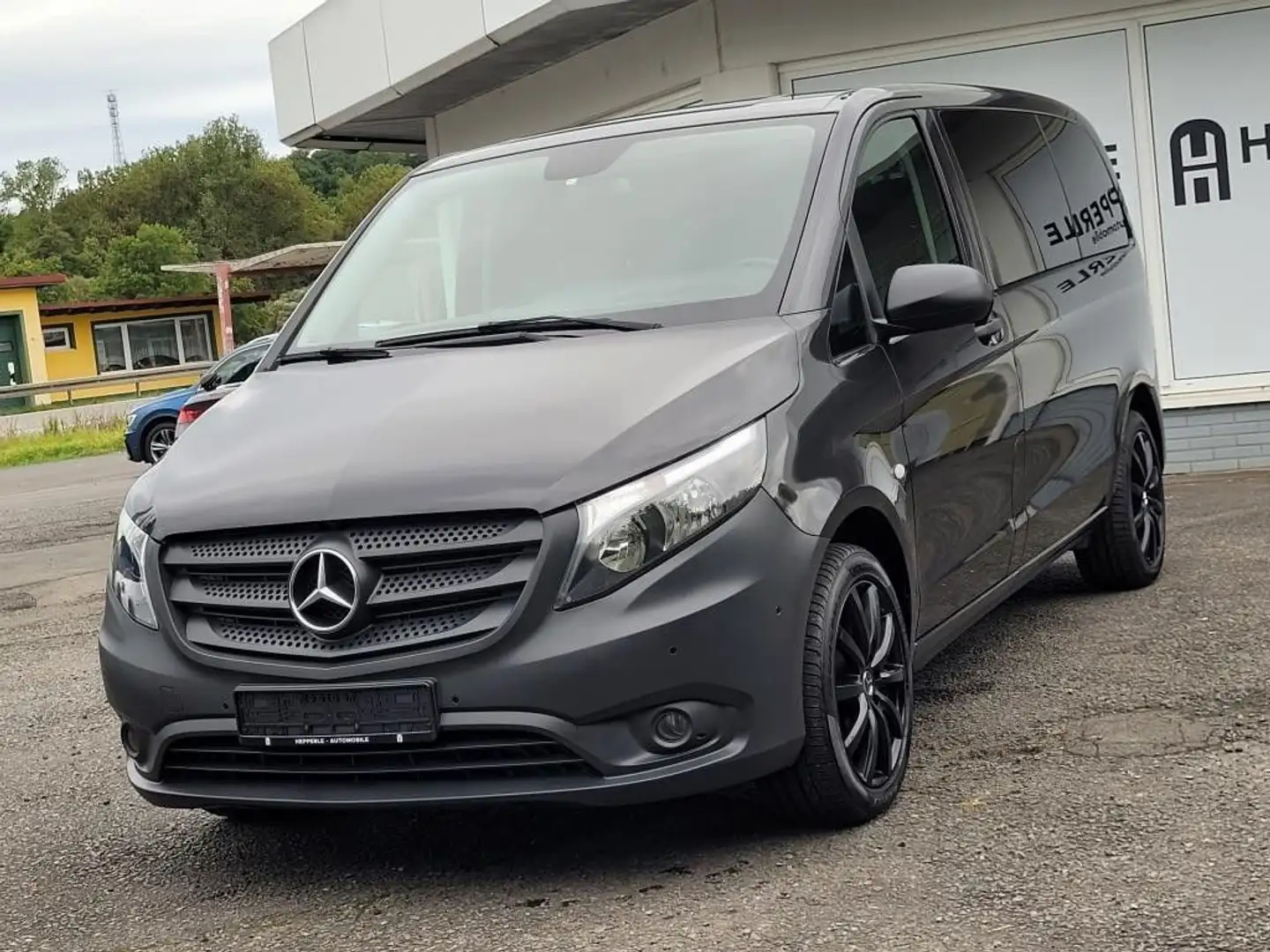 Mercedes-Benz Vito Tourer Edition kompakt 7.SITZER+AHK+18ZOLL Grau - 2