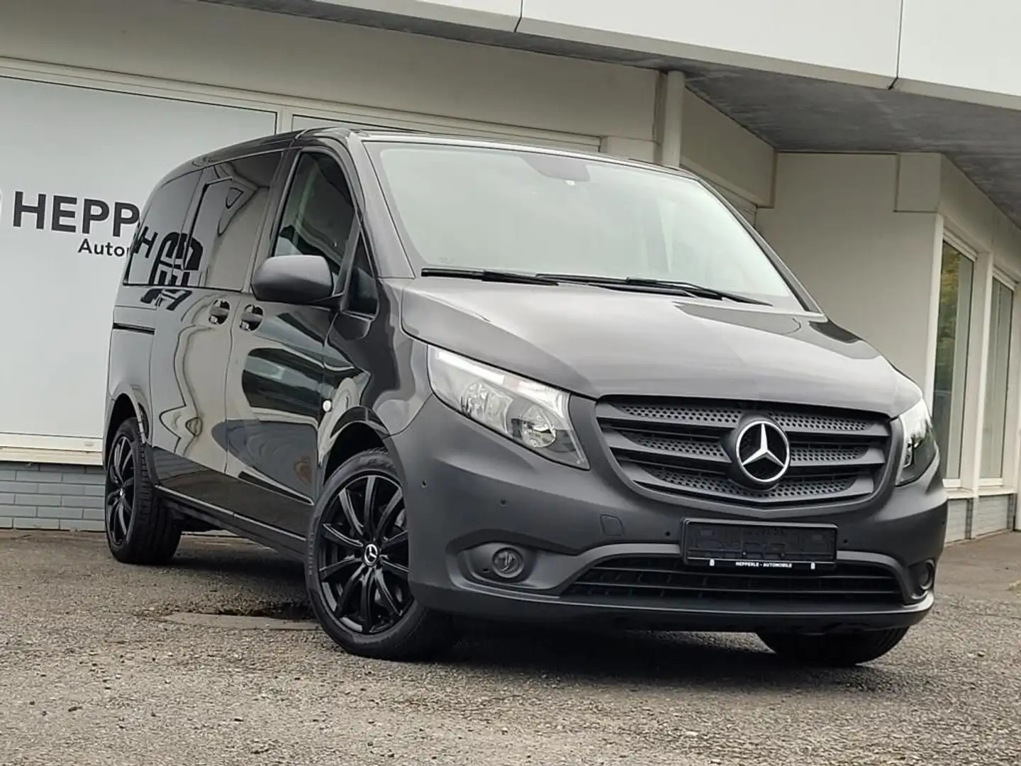 Mercedes-Benz Vito Tourer Edition kompakt 7.SITZER+AHK+18ZOLL Grau - 1