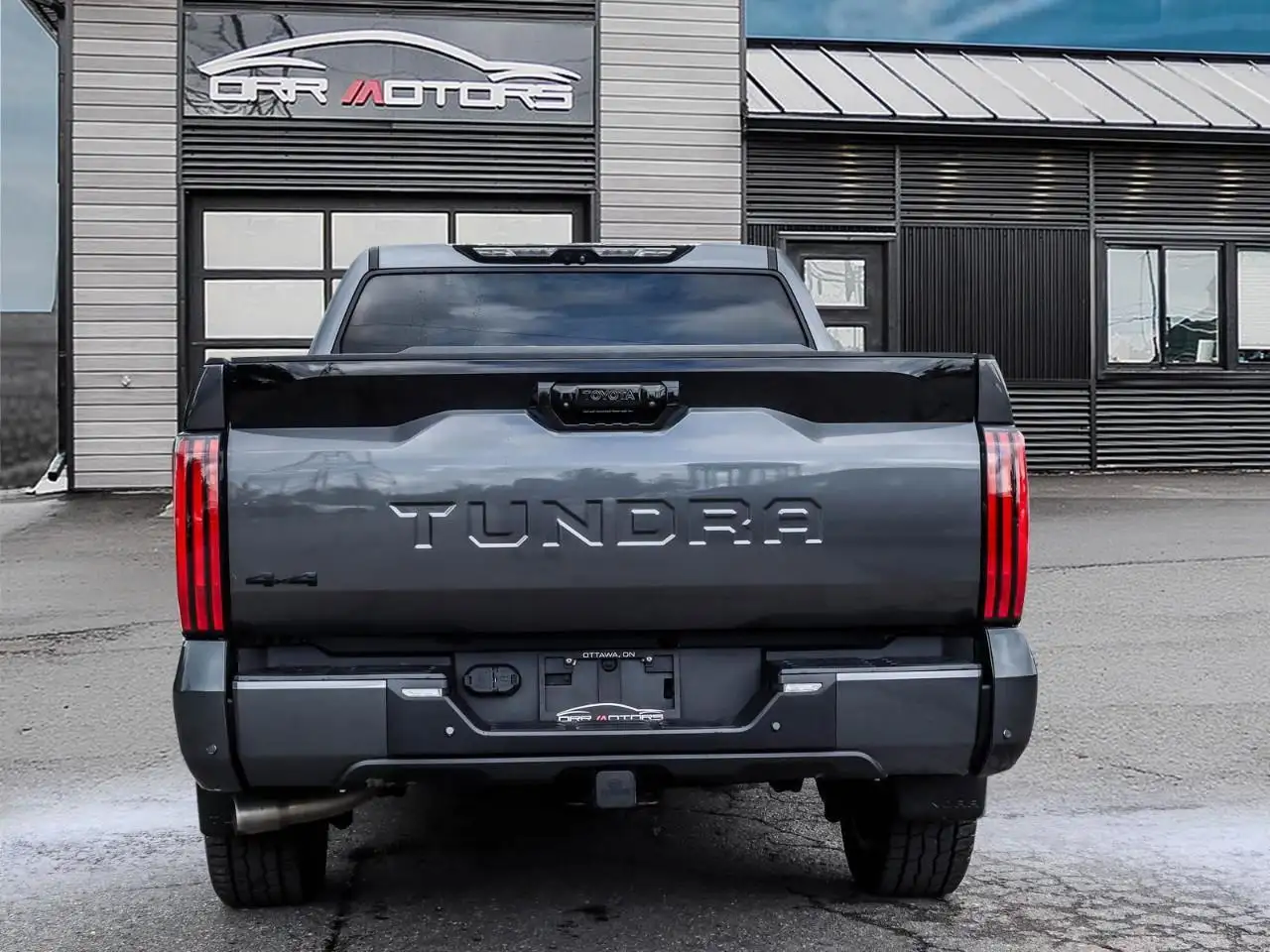 Toyota Tundra снимка Toyota Tundra