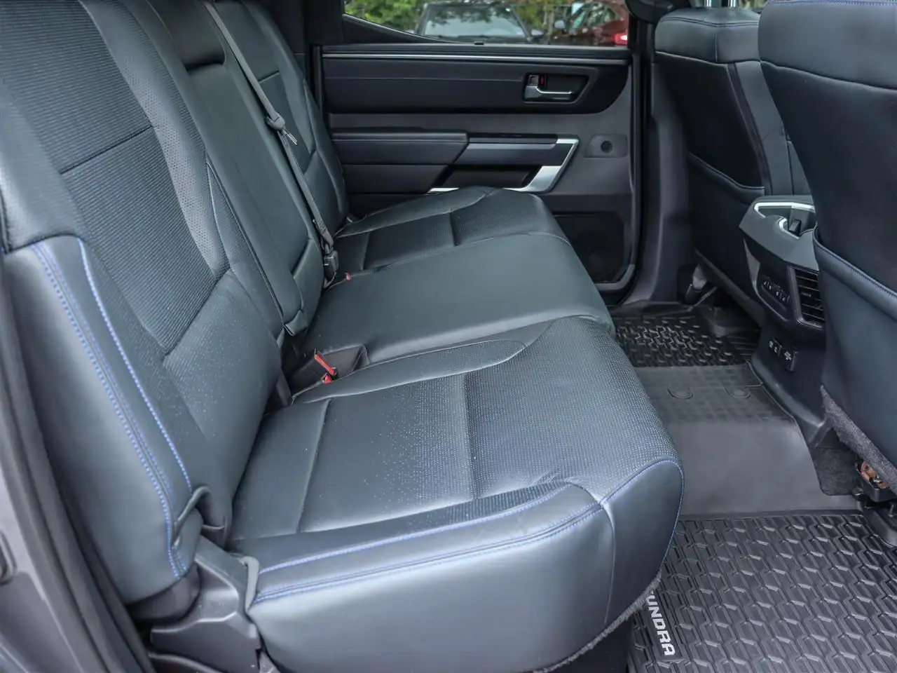 Toyota Tundra снимка Toyota Tundra