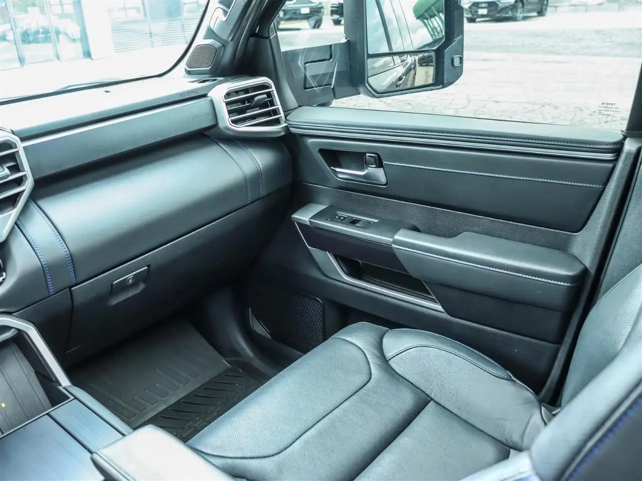 Toyota Tundra снимка Toyota Tundra