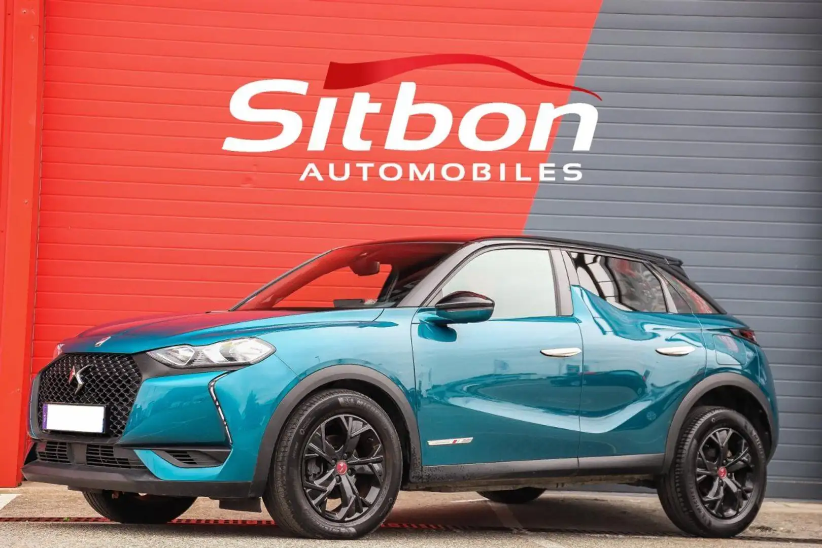 DS Automobiles DS 3 Crossback 1.2i PureTech 100 Performance Line Blau - 1