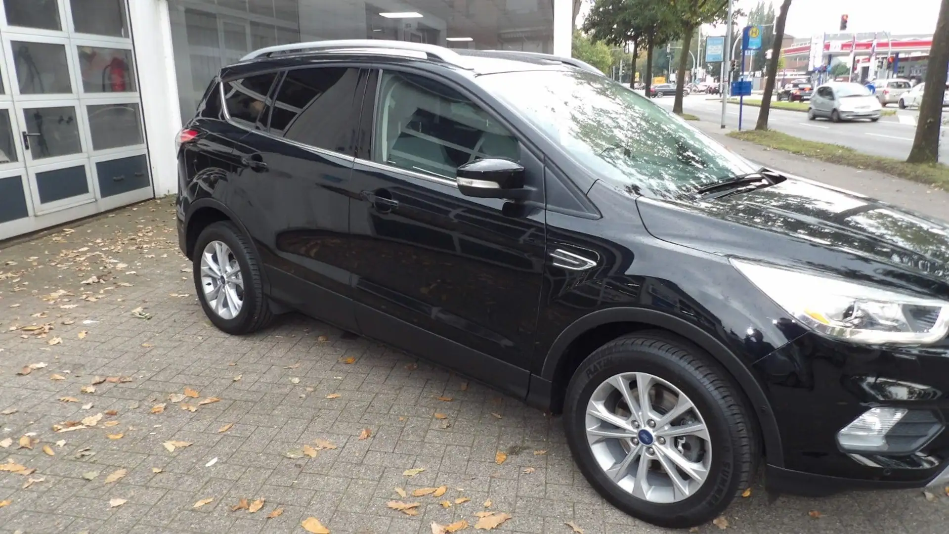 Ford Kuga Titanium*Navi*AHK*Bi-Xenon* Schwarz - 2