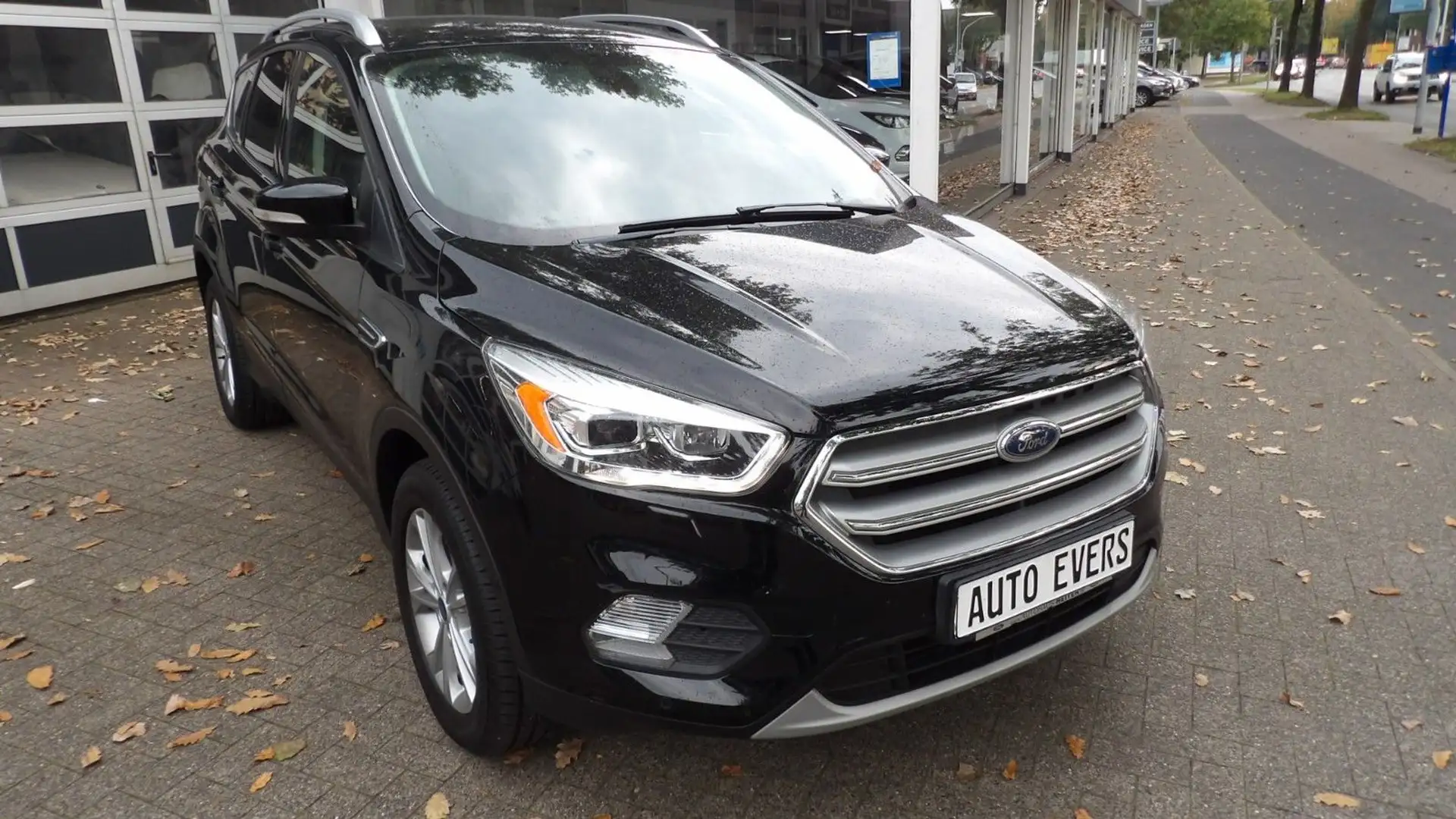 Ford Kuga Titanium*Navi*AHK*Bi-Xenon* Schwarz - 1