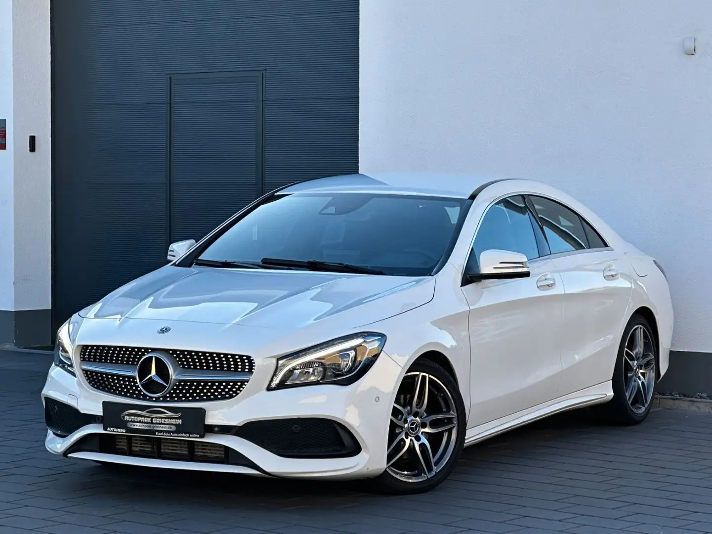 Mercedes-Benz CLA 180 7G*AMG-LINE*NAVI*LED*PDC*SHZ*KeyGO* Weiß - 1