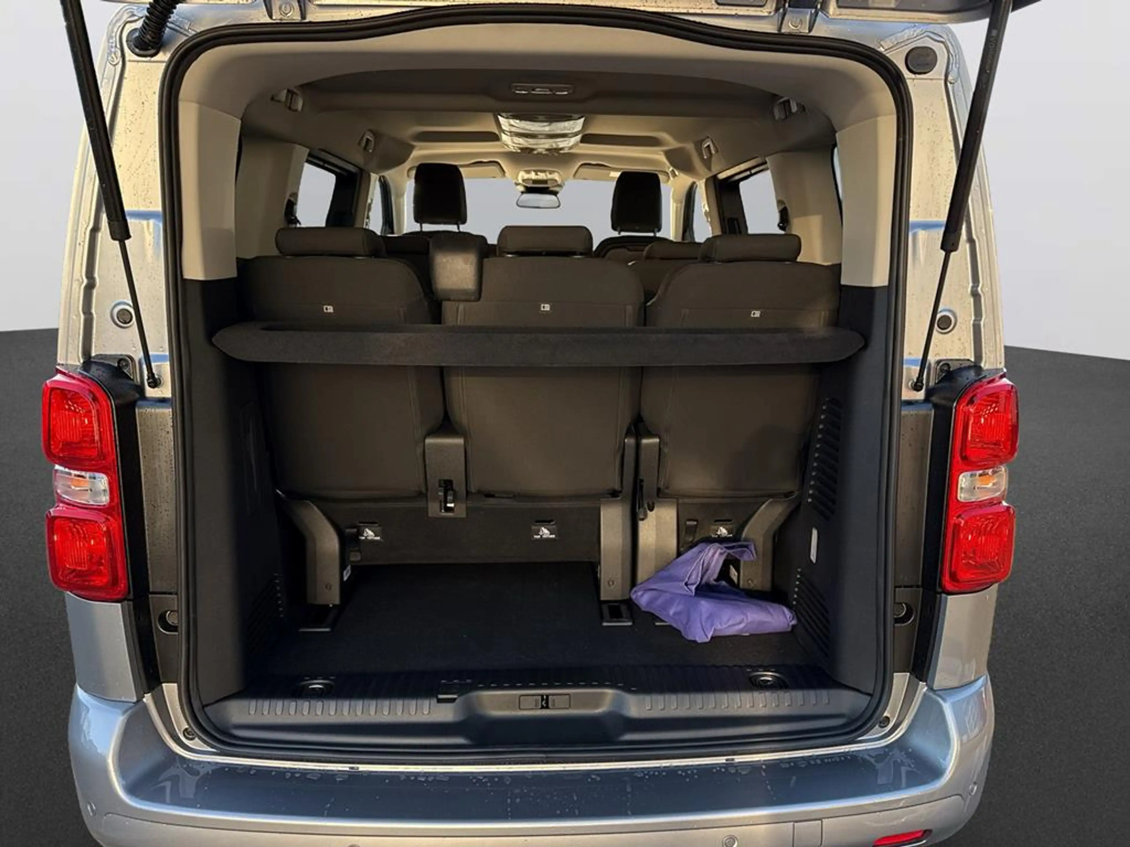 Peugeot Traveller Active L2 BlueHDi 180 EAT8 — photo 7