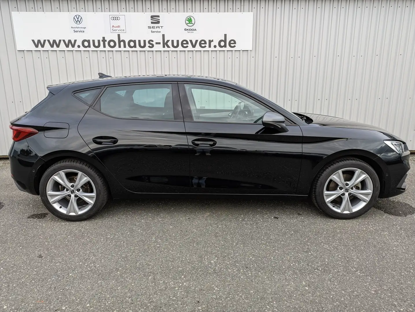 SEAT Leon FR 1,0 eTSI DSG Navi+LED+ACC+Shzg.+17´´ Negro - 2