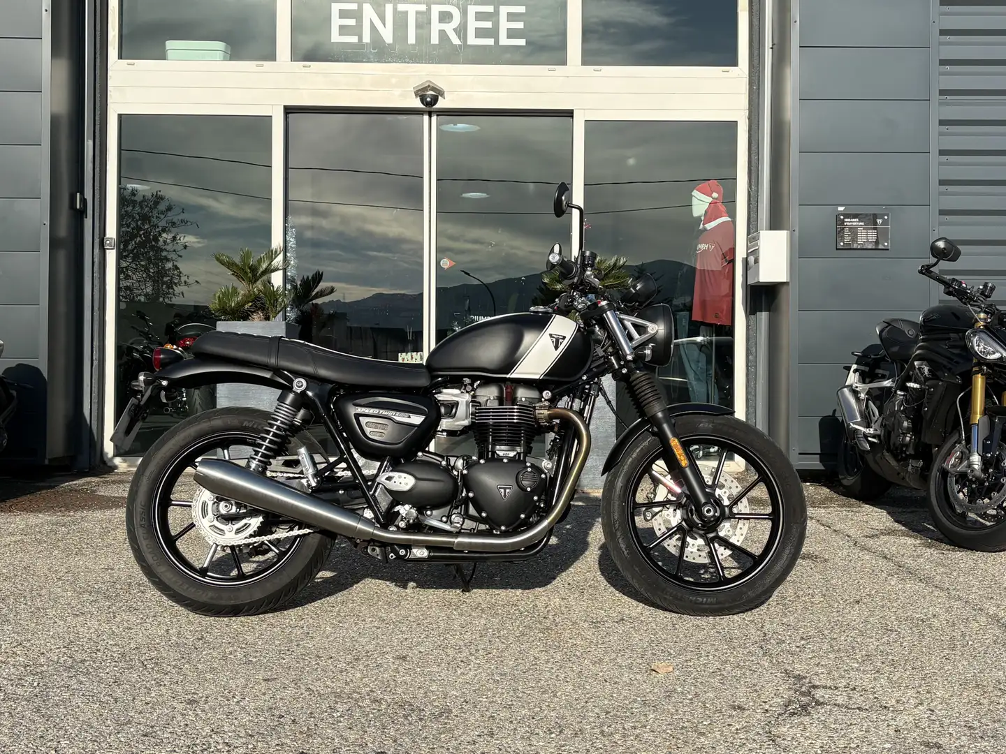 Triumph Speed Twin Noir - 1