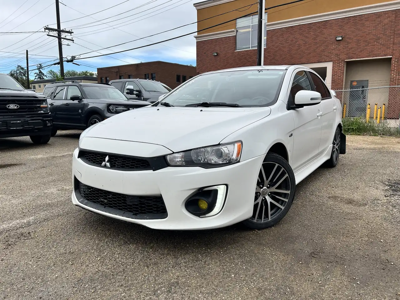 Mitsubishi Lancer photo Mitsubishi Lancer