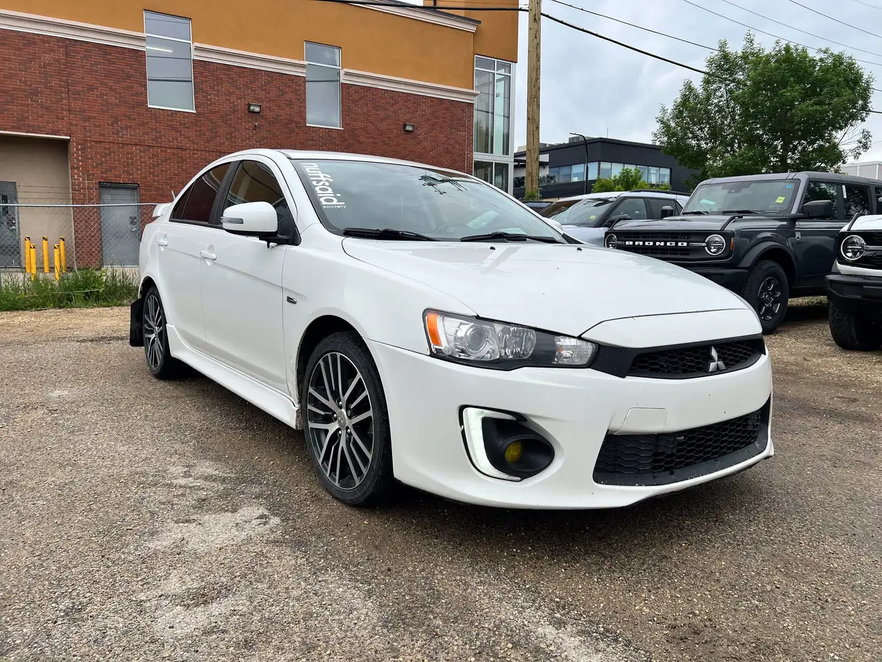 Mitsubishi Lancer photo Mitsubishi Lancer