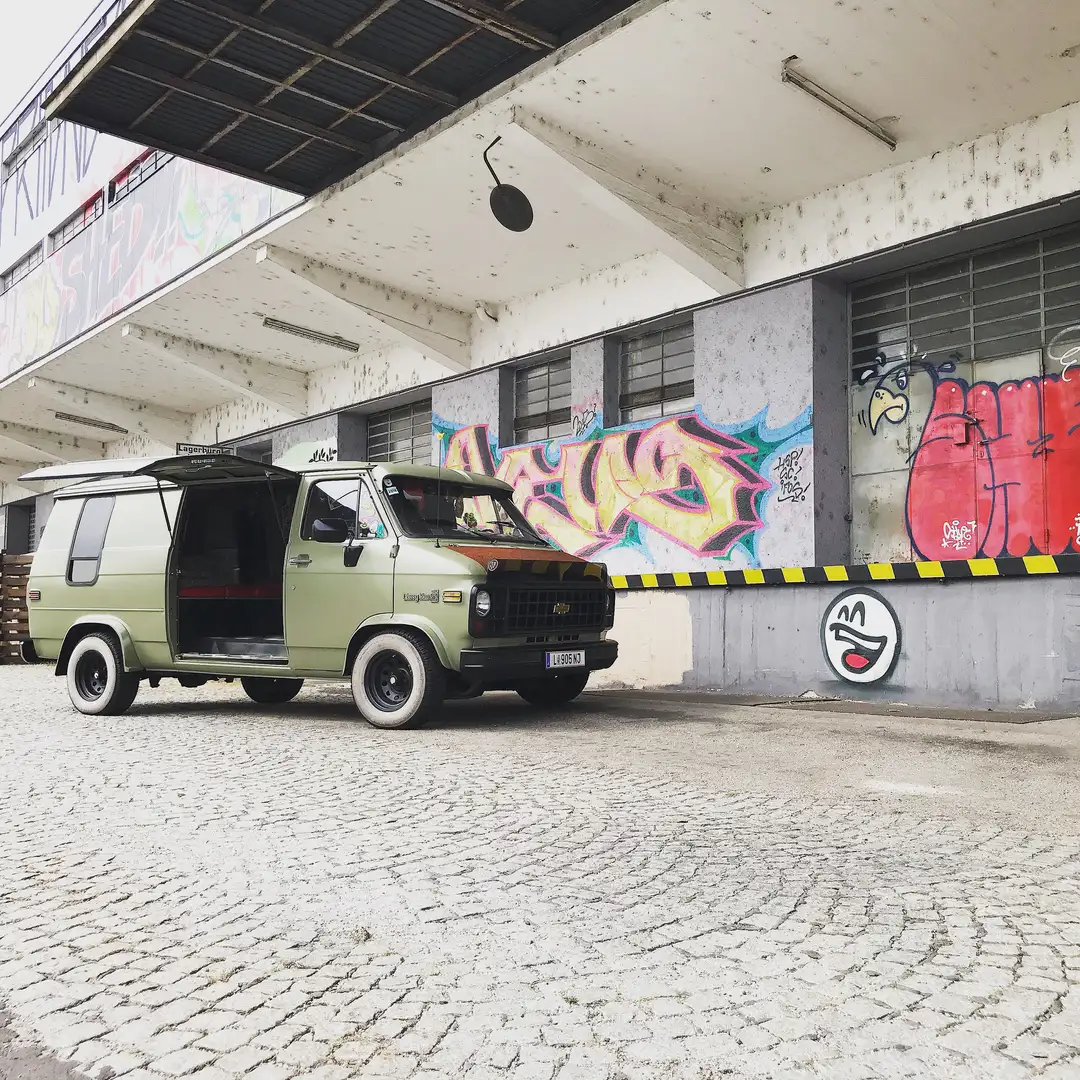Chevrolet Chevy Van Grün - 1