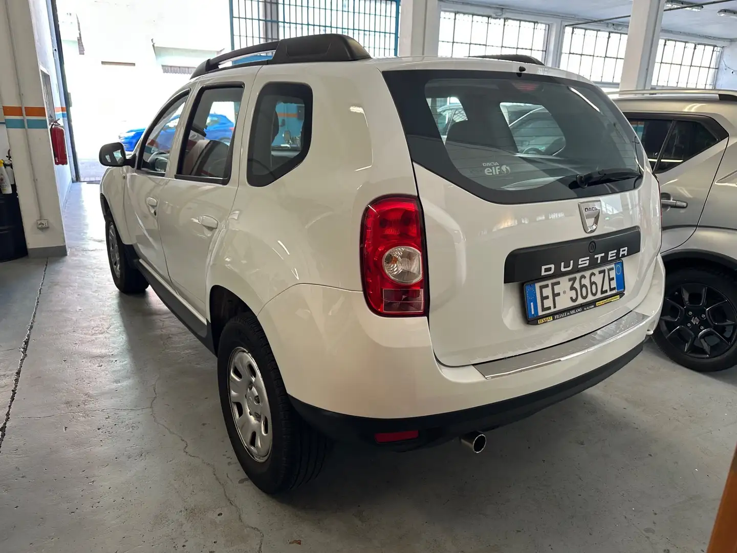 Dacia Duster 1.6 110CV 4x4 Lauréate Blanc - 2
