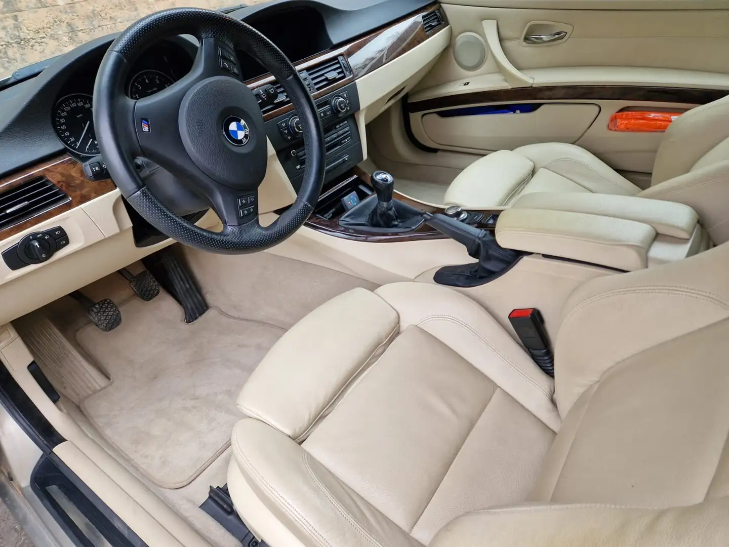 BMW 335 335i Cabrio - 2