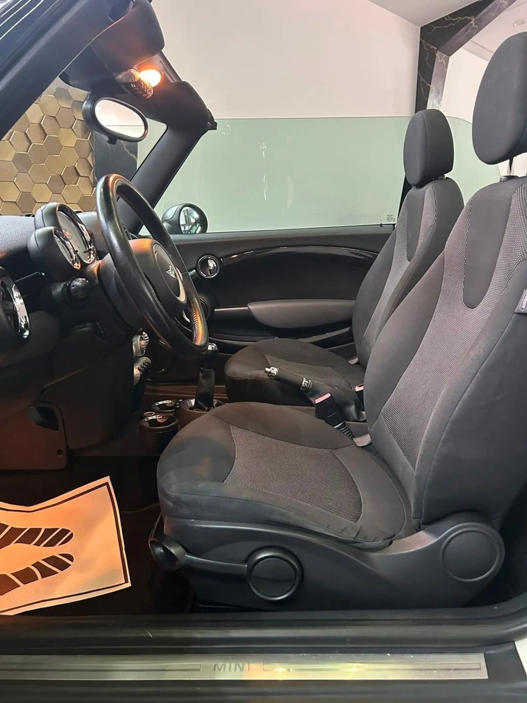MINI One Cabrio /PDC/Klima/Sitzheizung/ — photo 15