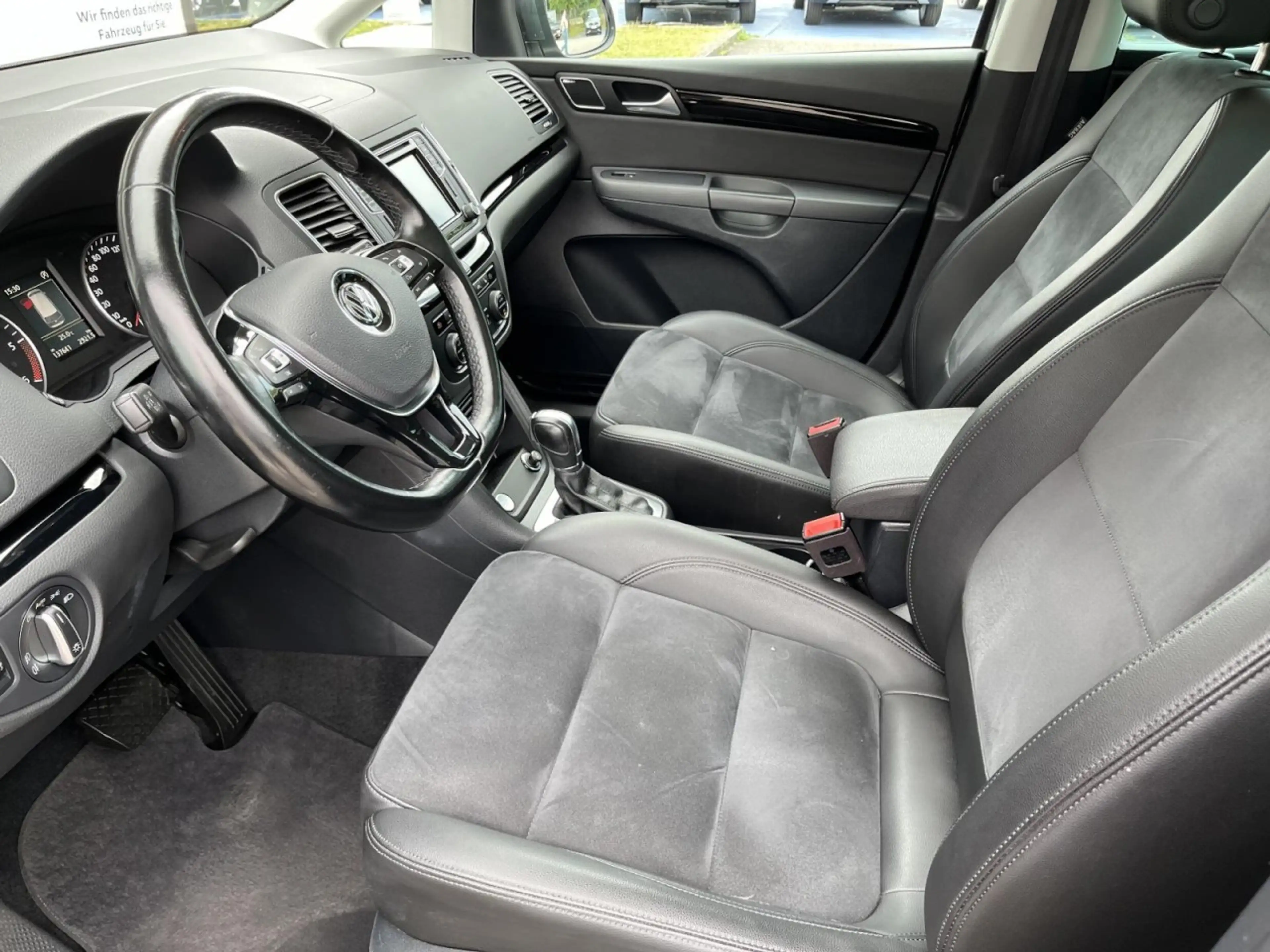 Volkswagen Sharan Highline 2,0 TDI DSG 4Motion (LED+AHK+Pano) Klima — photo 8