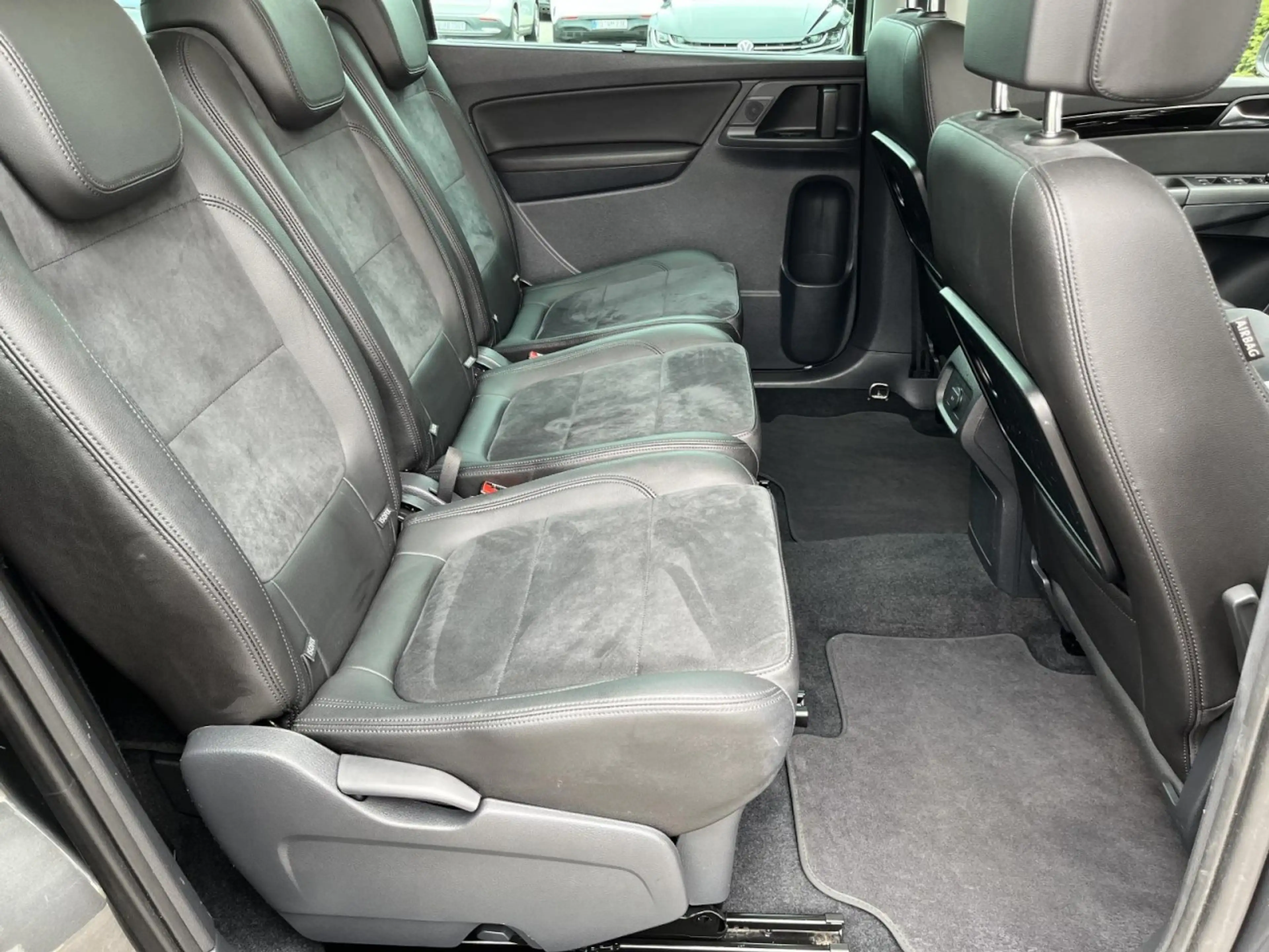 Volkswagen Sharan Highline 2,0 TDI DSG 4Motion (LED+AHK+Pano) Klima — photo 10