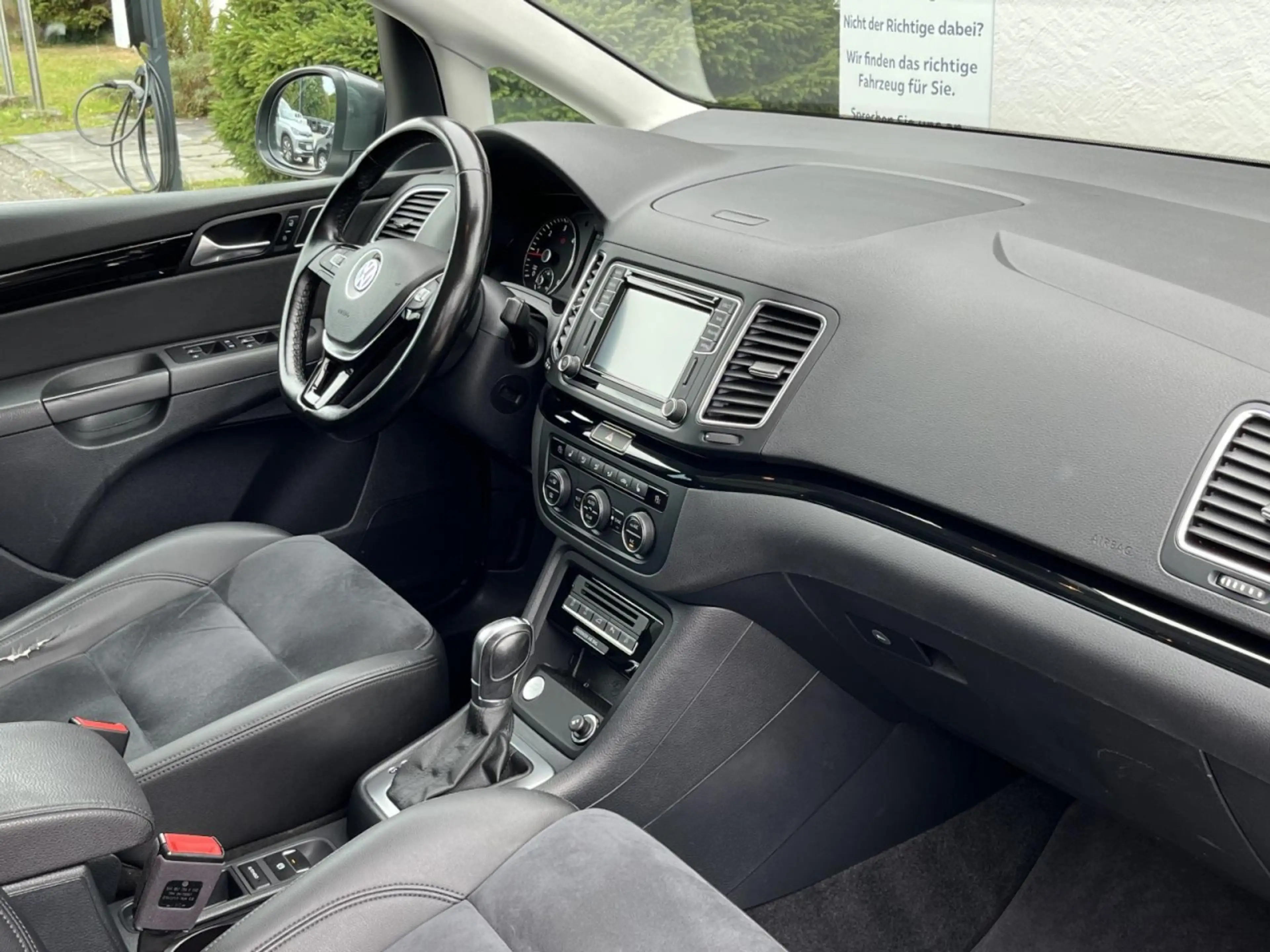 Volkswagen Sharan Highline 2,0 TDI DSG 4Motion (LED+AHK+Pano) Klima — photo 11