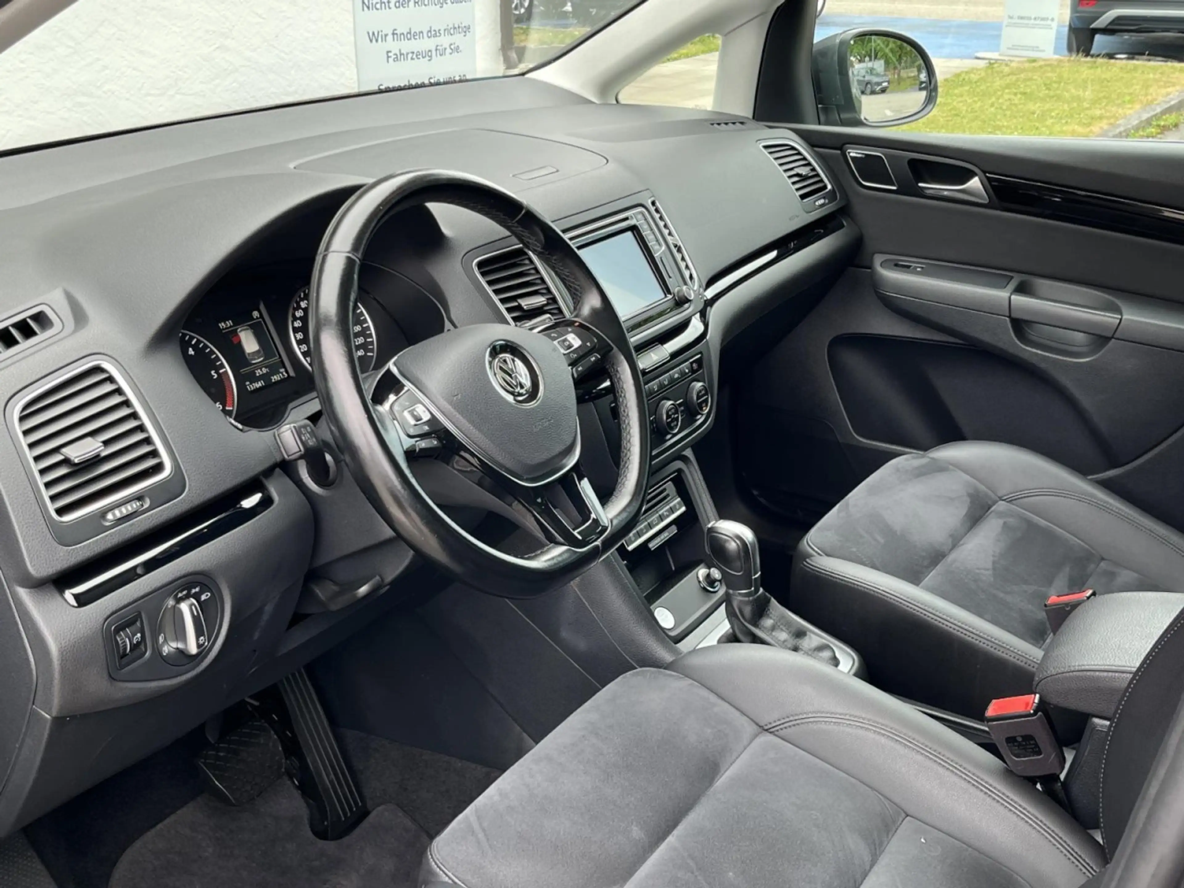 Volkswagen Sharan Highline 2,0 TDI DSG 4Motion (LED+AHK+Pano) Klima — photo 12