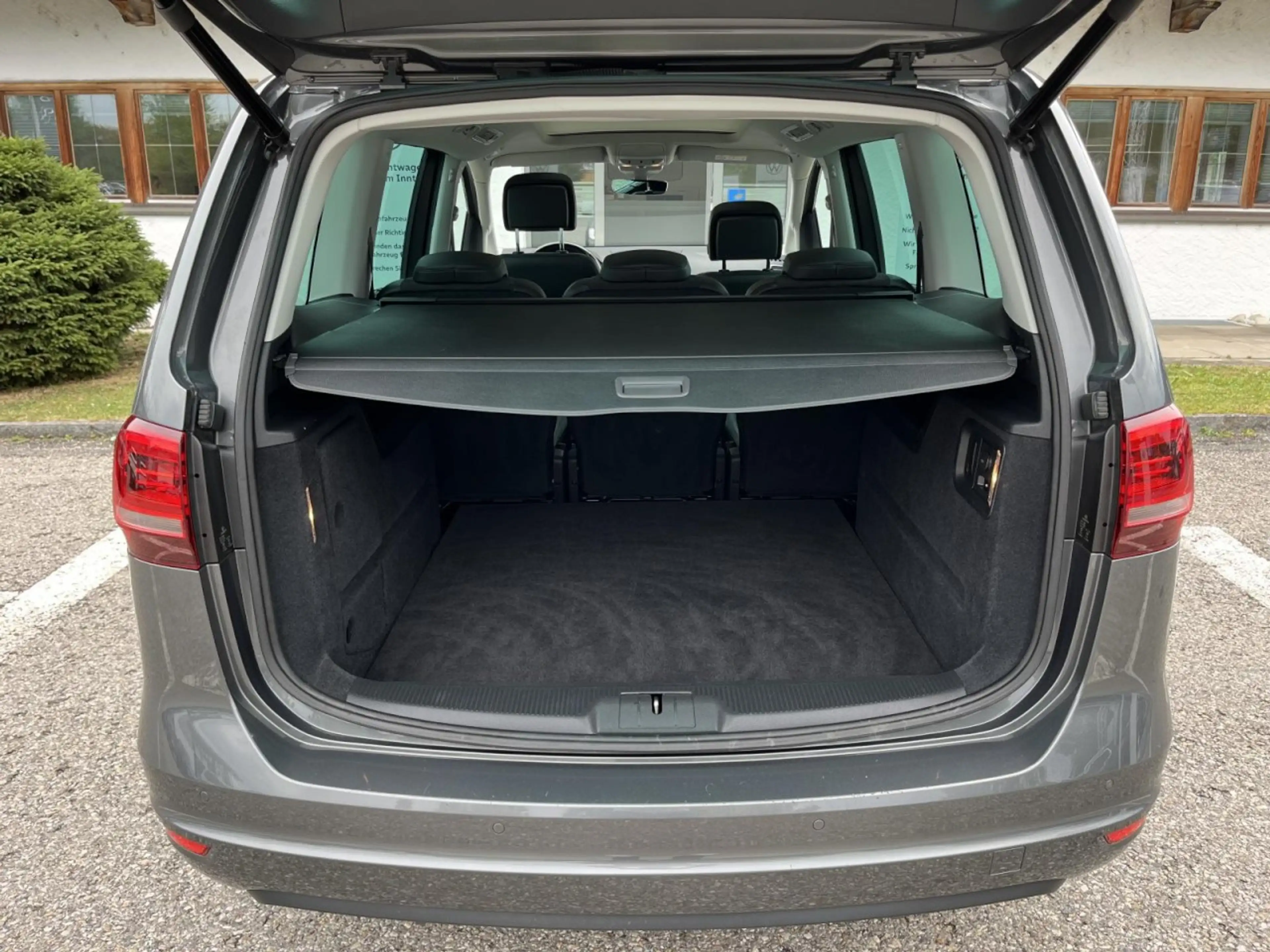 Volkswagen Sharan Highline 2,0 TDI DSG 4Motion (LED+AHK+Pano) Klima — photo 7