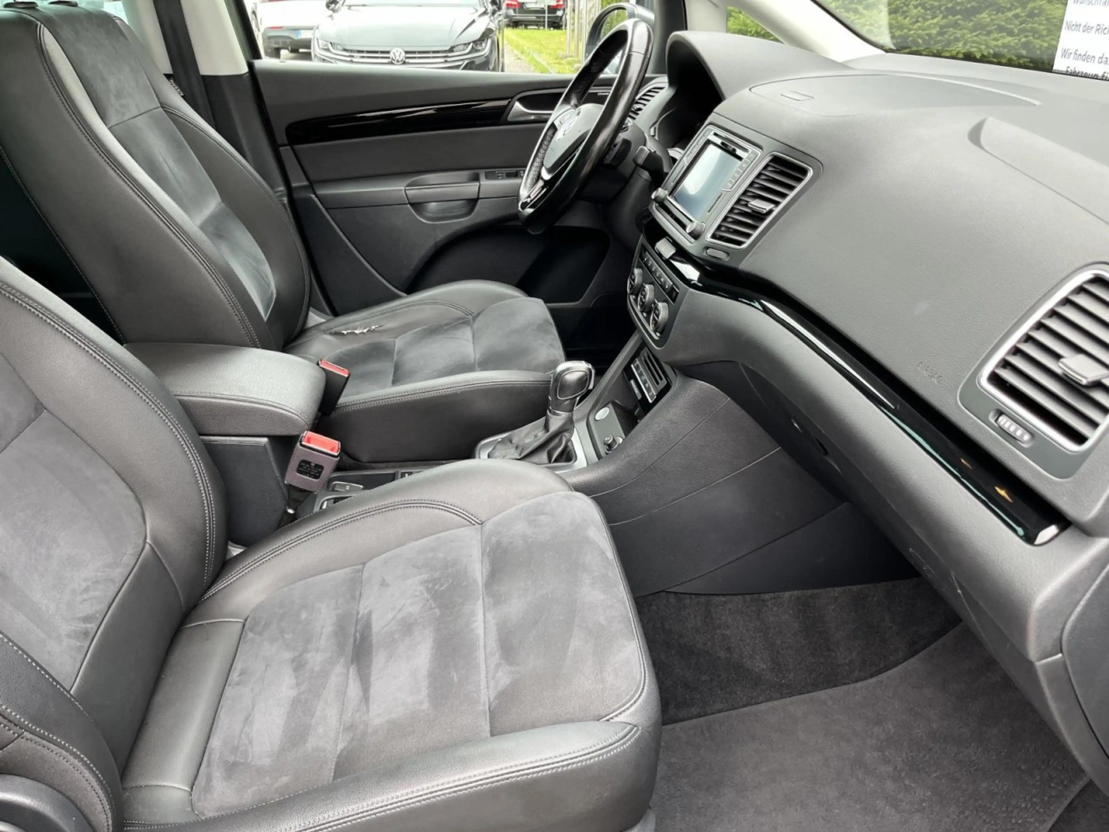 Volkswagen Sharan Highline 2,0 TDI DSG 4Motion (LED+AHK+Pano) Klima — photo 9