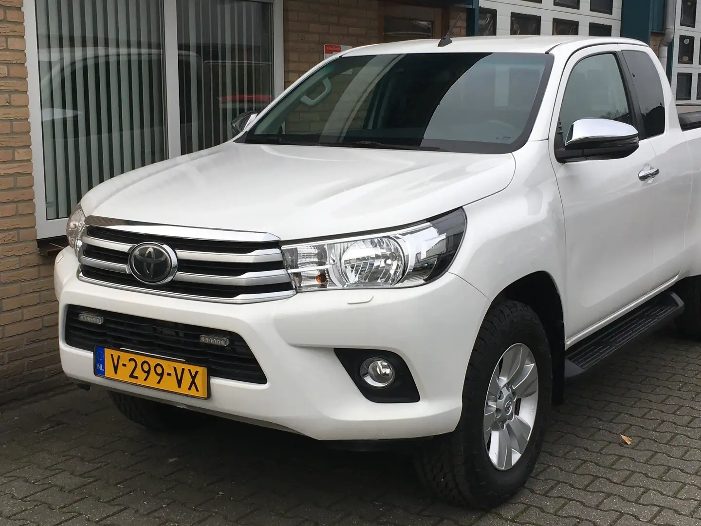 Toyota Hilux 2.4 D-4D-F Xtra Cab Professional Euro 6 Wit - 2