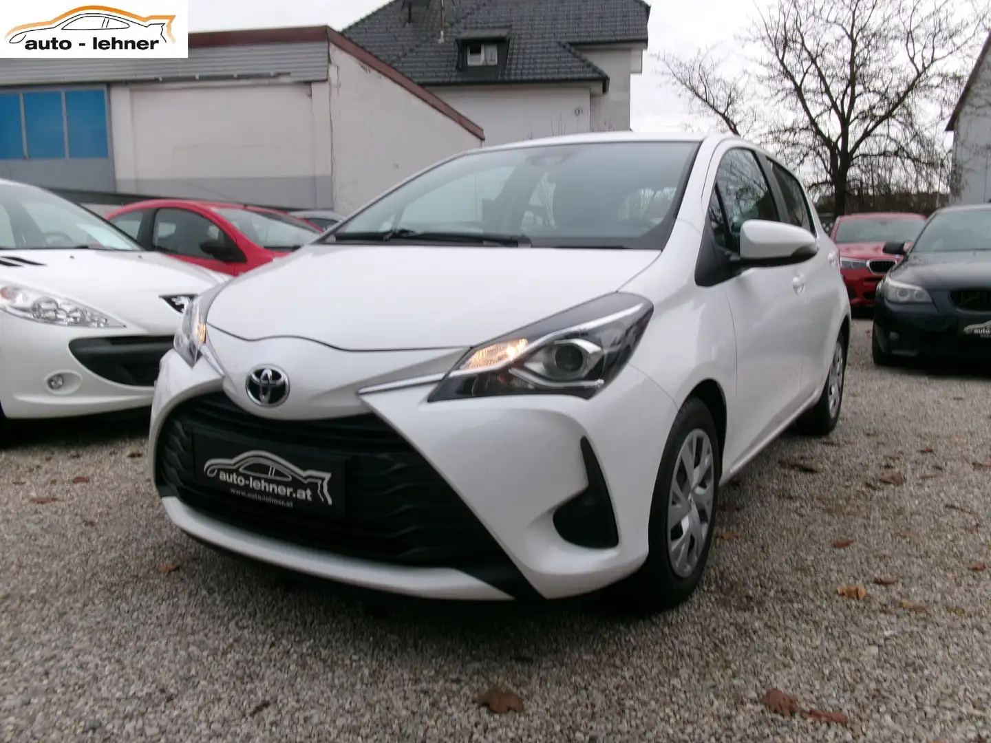 Toyota Yaris Yaris 1,0 VVT-i Active Weiß - 1