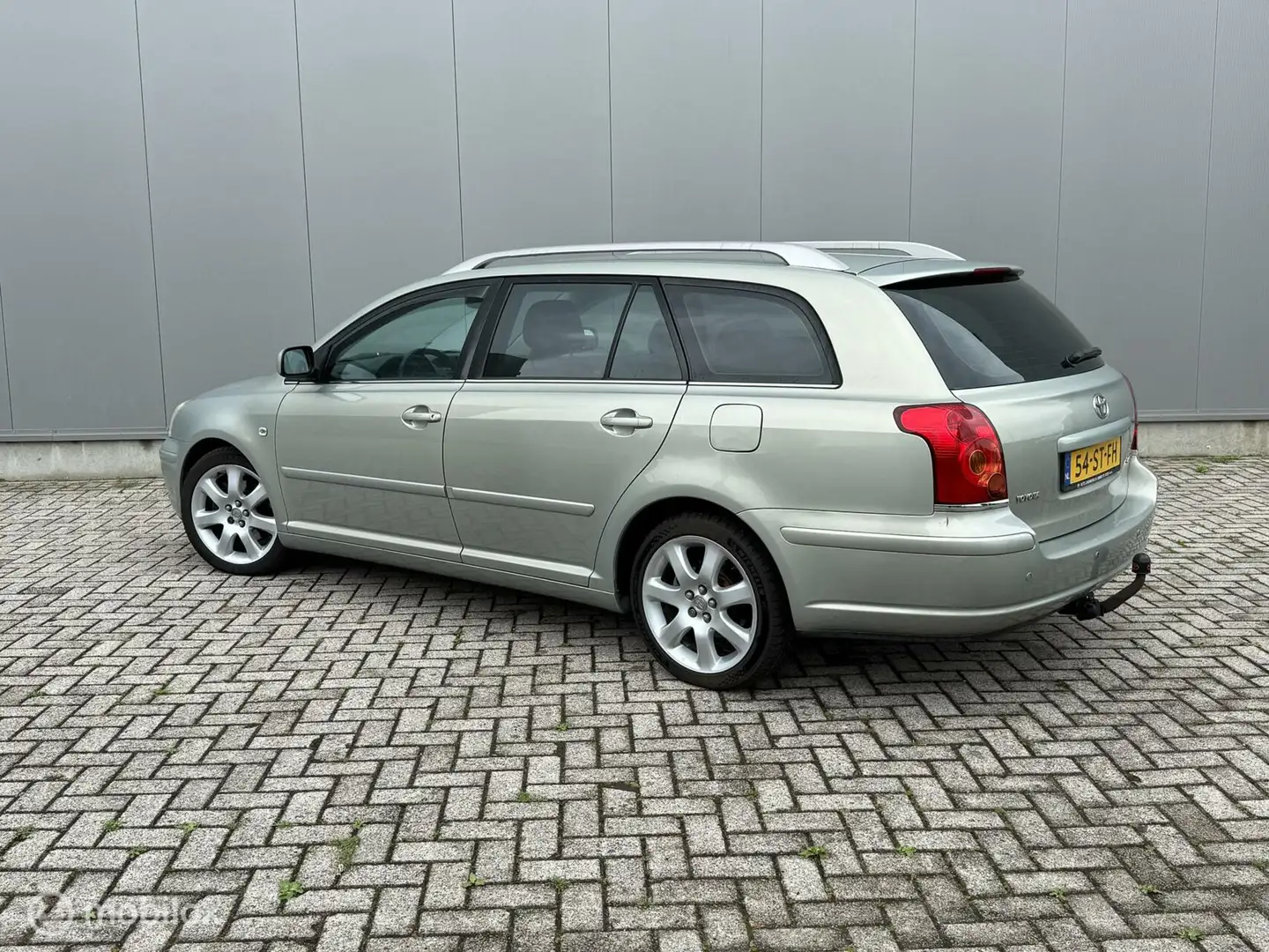 Toyota Avensis Wagon 2.0 VVTi Executive | Youngtimer | 1e eigenaa Groen - 2