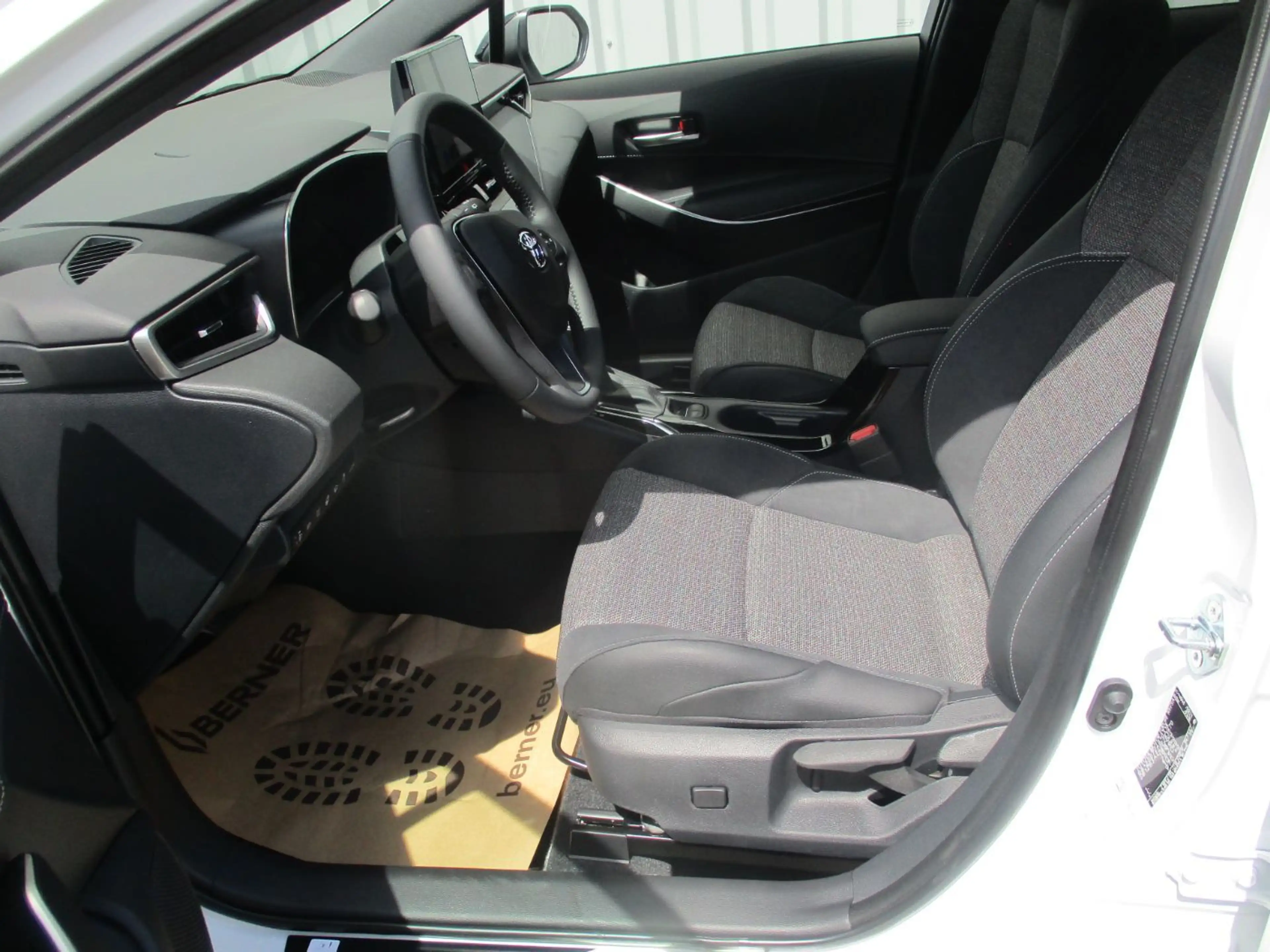 Toyota Corolla Touring Sports 1.8 Active Drive ACC+SHZ — photo 9