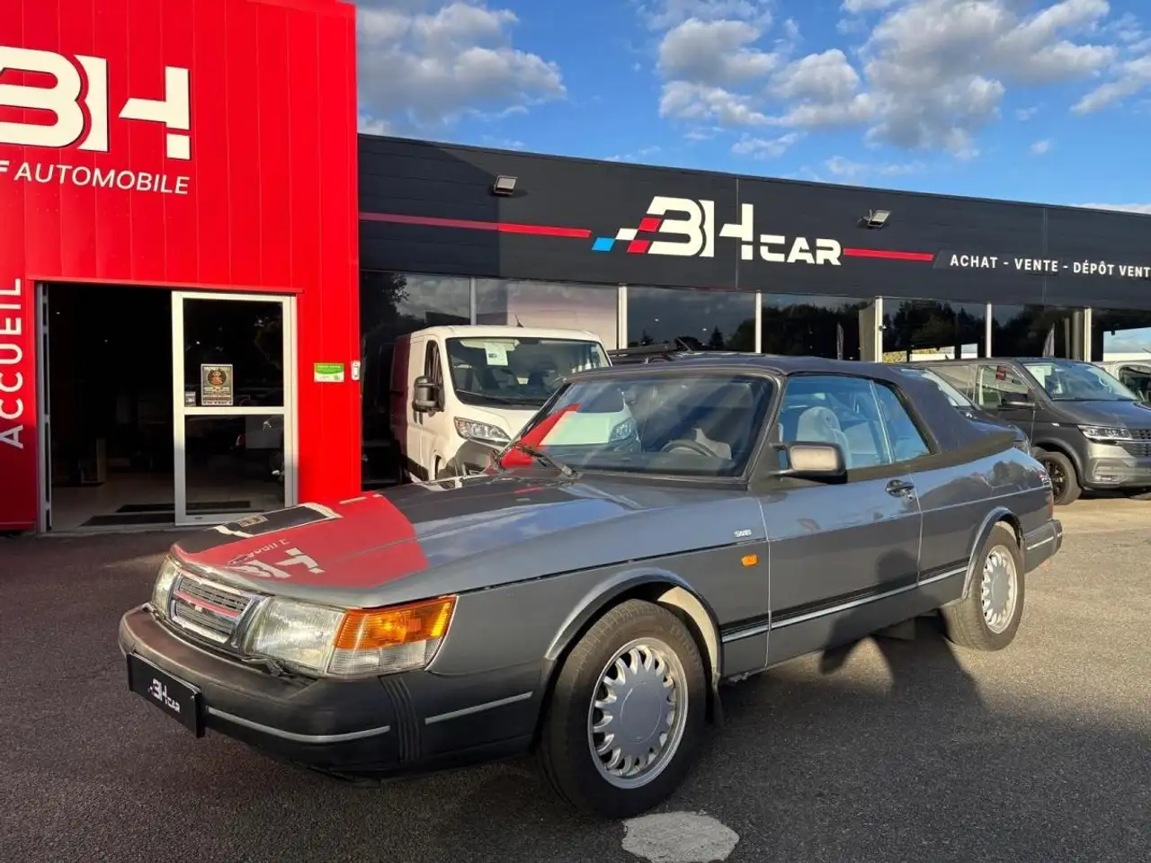 Saab 900