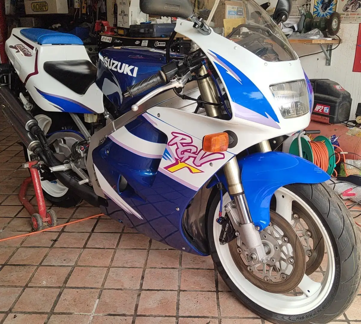 Suzuki RGV 250 Modrá - 1