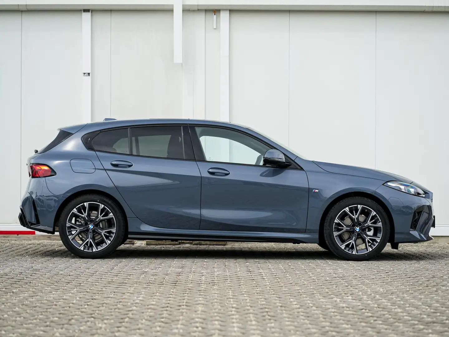 BMW 120 M Sport AHK aLED PANO eKlappe S-Paket ParkAs Grau - 2