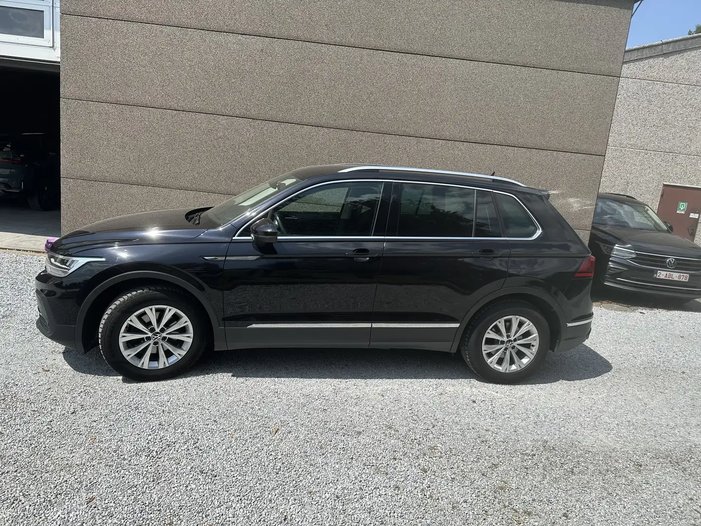 Volkswagen Tiguan 2.0 TDI SCR Life 90KW NEW MODEL CLIM NAVI Zwart - 2