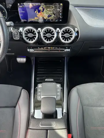 Mercedes-Benz B Class view 11