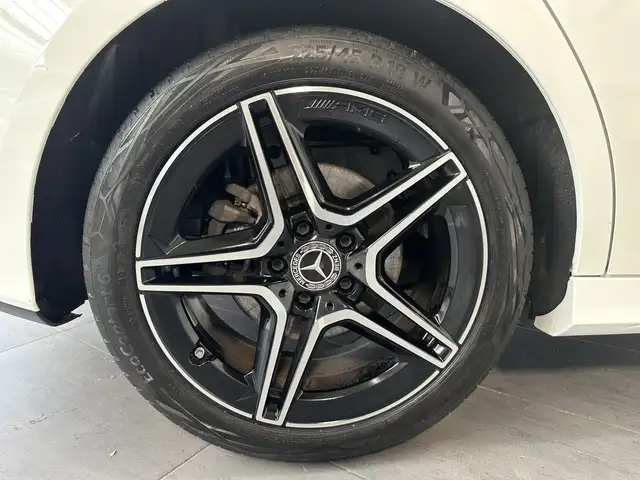 Mercedes-Benz B Class view 3