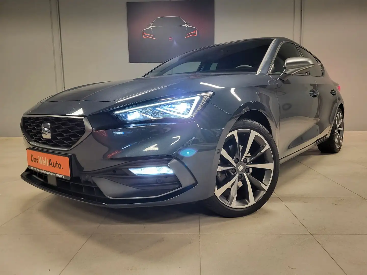 SEAT Leon "FR" 1.5 eTSI DSG *Panor.*Navi*Beats*LED* Grau - 2