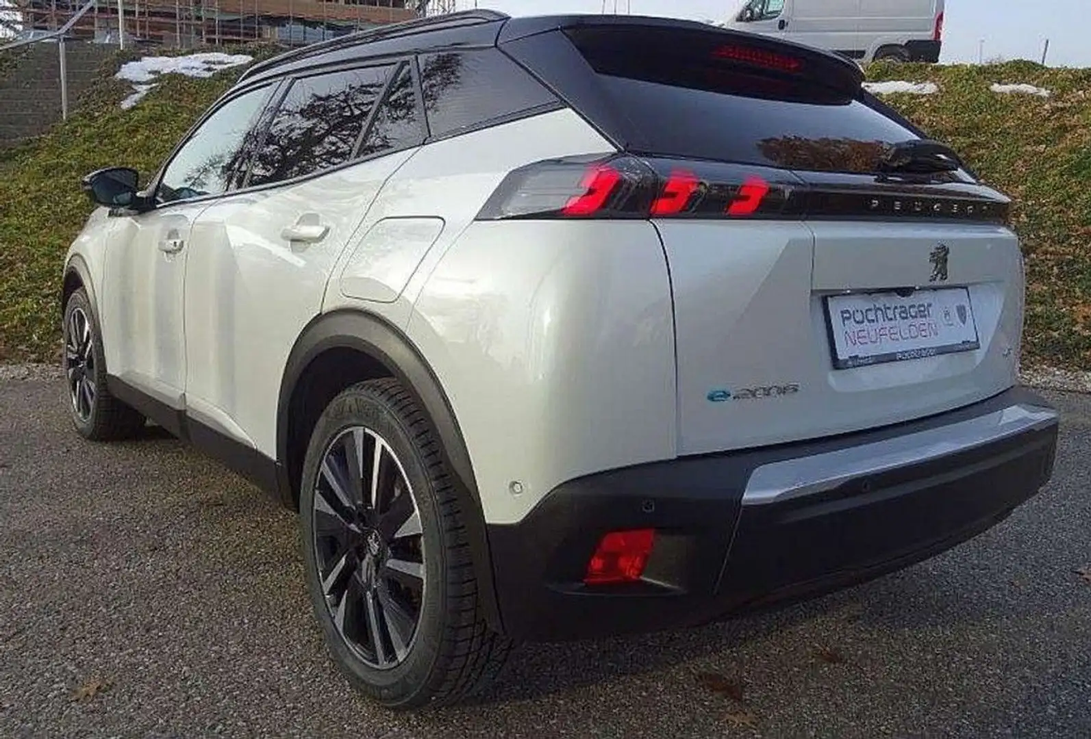 Peugeot e-2008 50kWh GT Bianco - 2