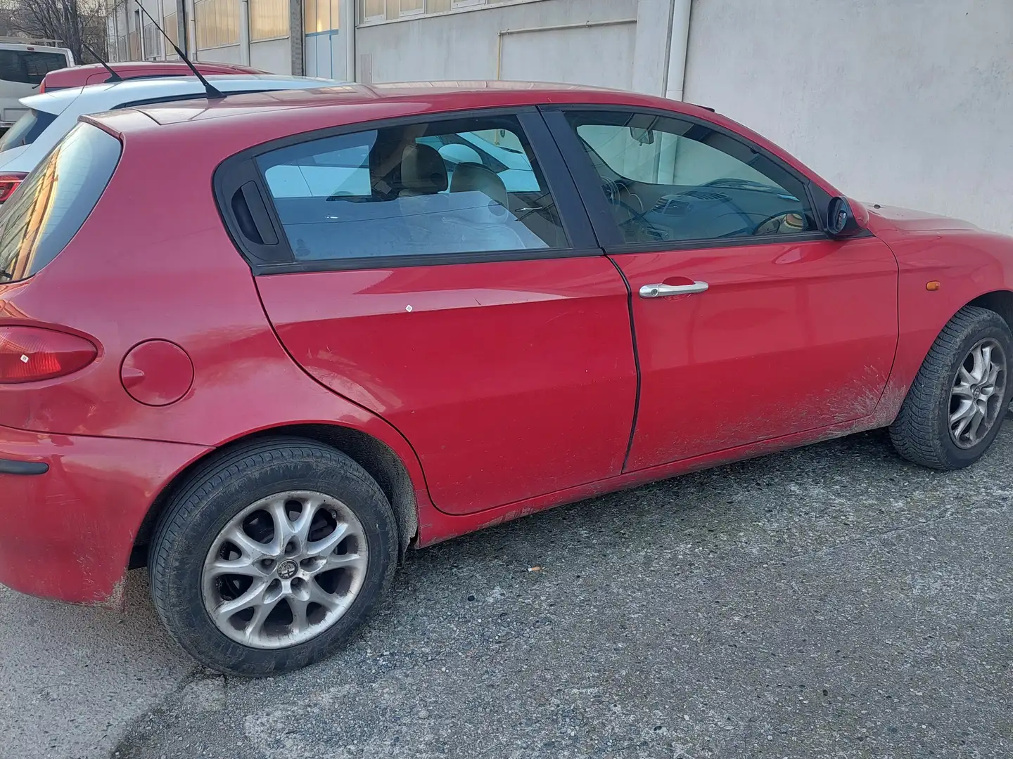 Alfa Romeo 147 147+I+2000+5p+1.9+jtd+Distinctive+115cv Rojo - 2