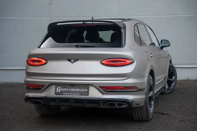 Bentley Bentayga view 8