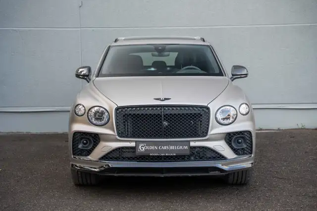 Bentley Bentayga view 3