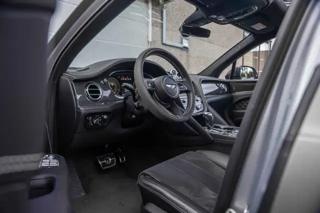 Bentley Bentayga view 12