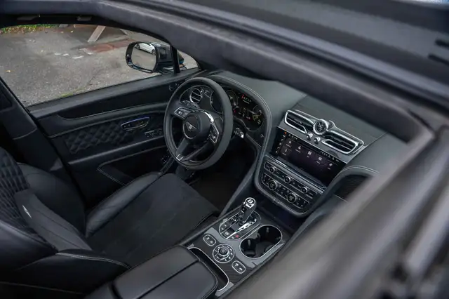 Bentley Bentayga view 11