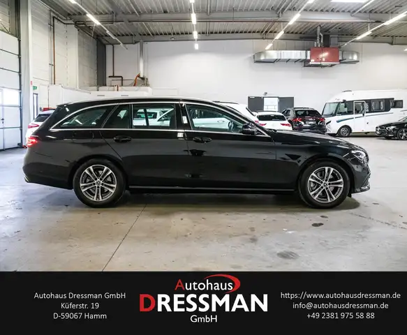 Mercedes-Benz E-Class view 4