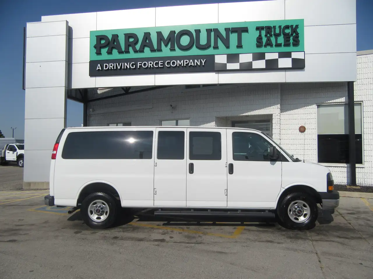 GMC Savana снимка GMC Savana