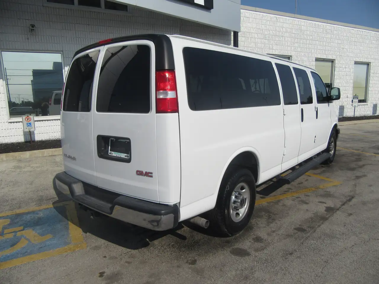 GMC Savana снимка GMC Savana