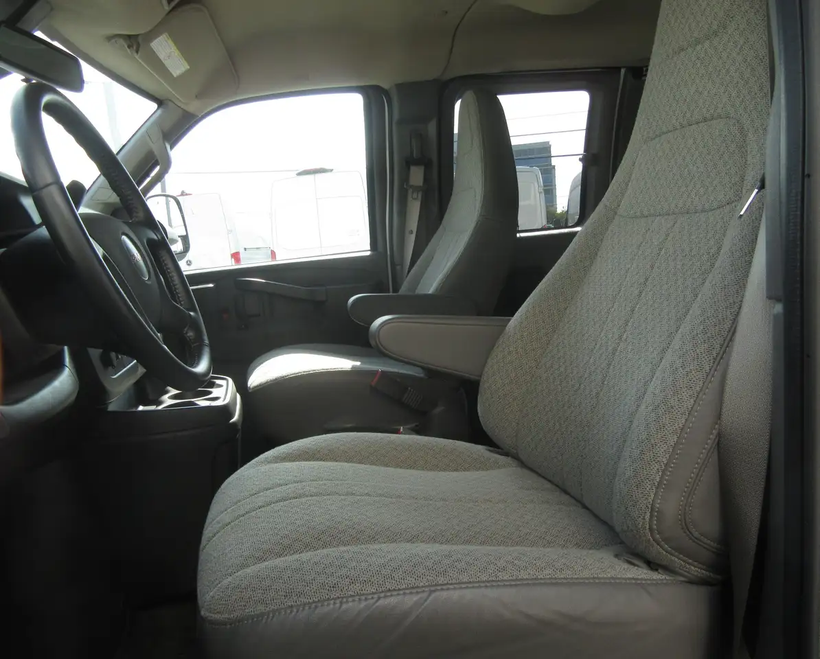 GMC Savana снимка GMC Savana