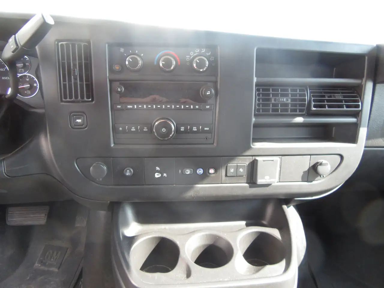 GMC Savana снимка GMC Savana